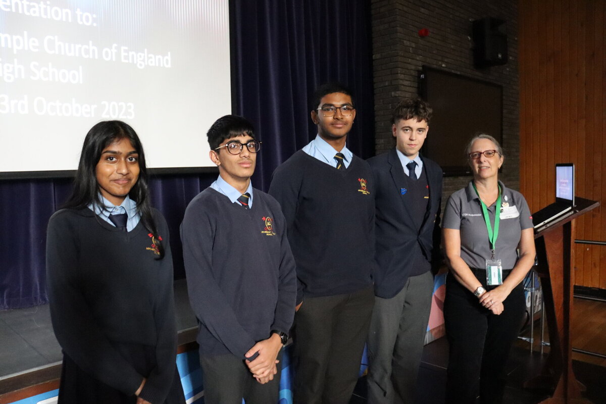 Image of Debbie Soames, a STEM ambassador and retired senior systems engineer, talks to our year 11 pupils about acoustics
