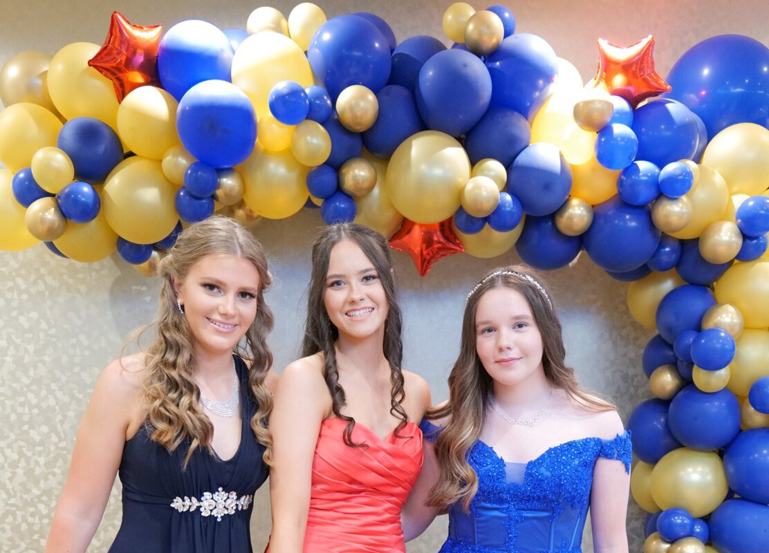 Image of Year 11 celebrate in style at the Leavers Prom 2022
